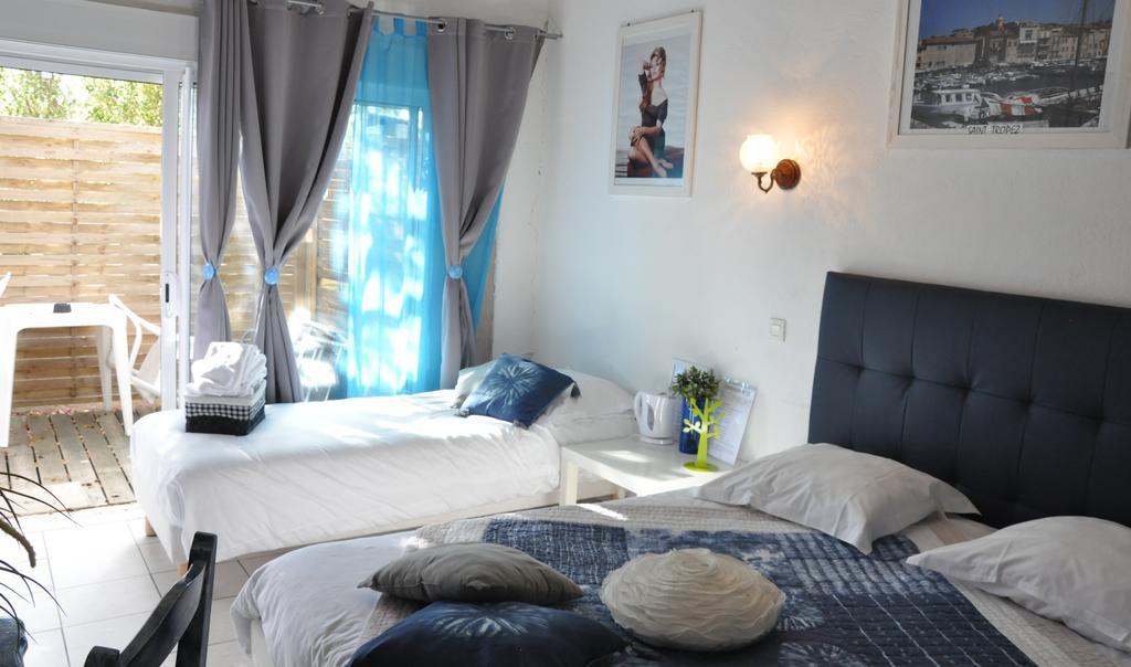 Hotel Les Mimosas Борм-ле-Мимоза Стая снимка