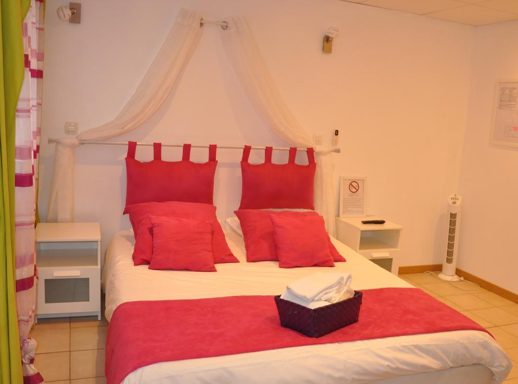 Hotel Les Mimosas Борм-ле-Мимоза Стая снимка
